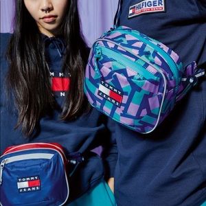 Tommy Jeans SPORT TECH MULTIPRINT FANNY PACK
